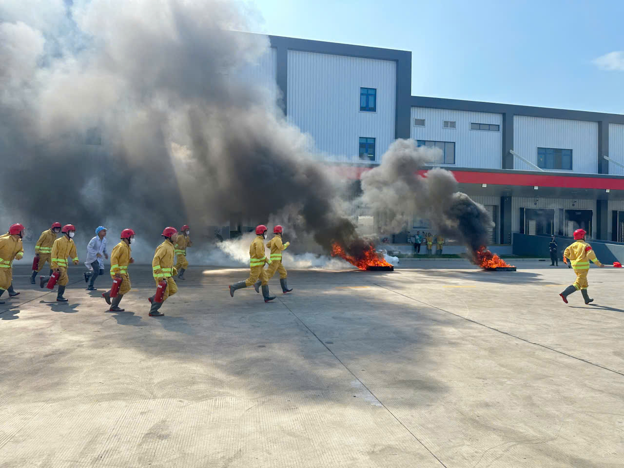 Thực tập phương án chữa cháy và cứu nạn cứu hộ tại Khu công nghiệp Mỹ Thuận – Chủ động bảo đảm an toàn sản xuất